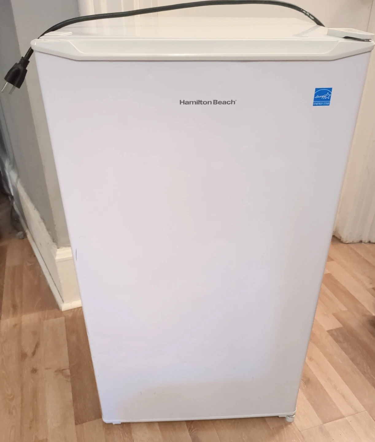 Hamilton Beach Energy Star Compact Refrigerator - photo 2