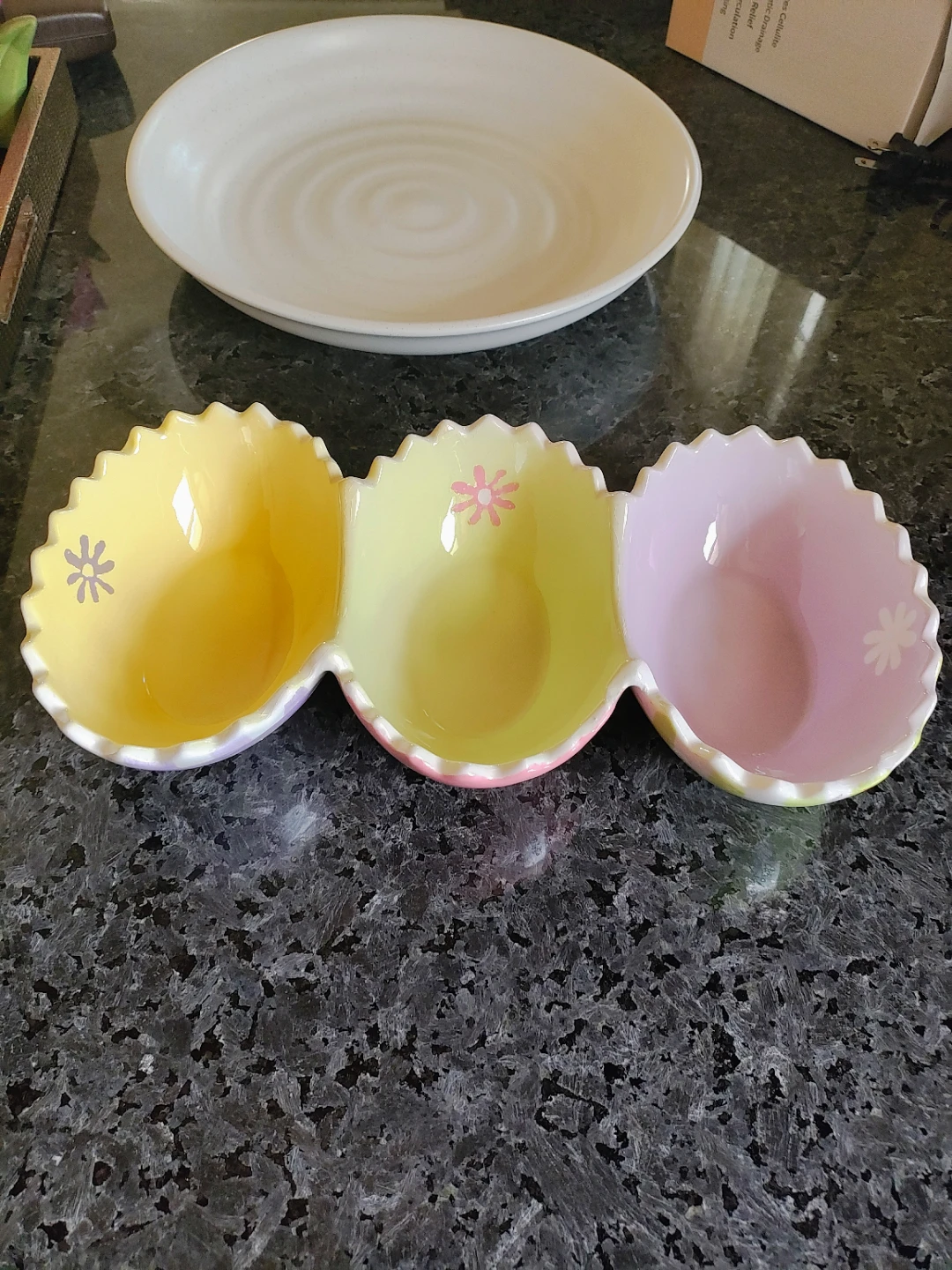 Robert Gordon Porcelain Plate and Trio Egg Shaped Dish - photo 2