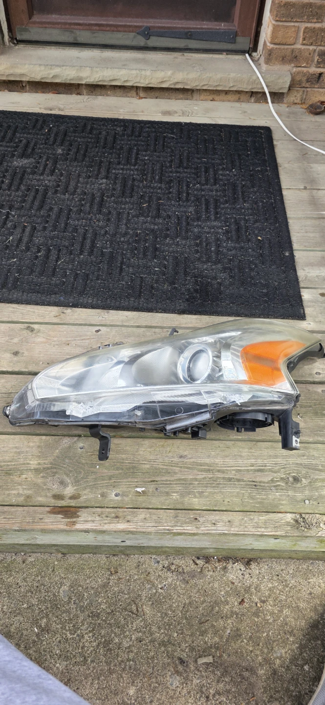 OEM Nissan Altima Headlights (Pair) - 2013-2015 - photo 2
