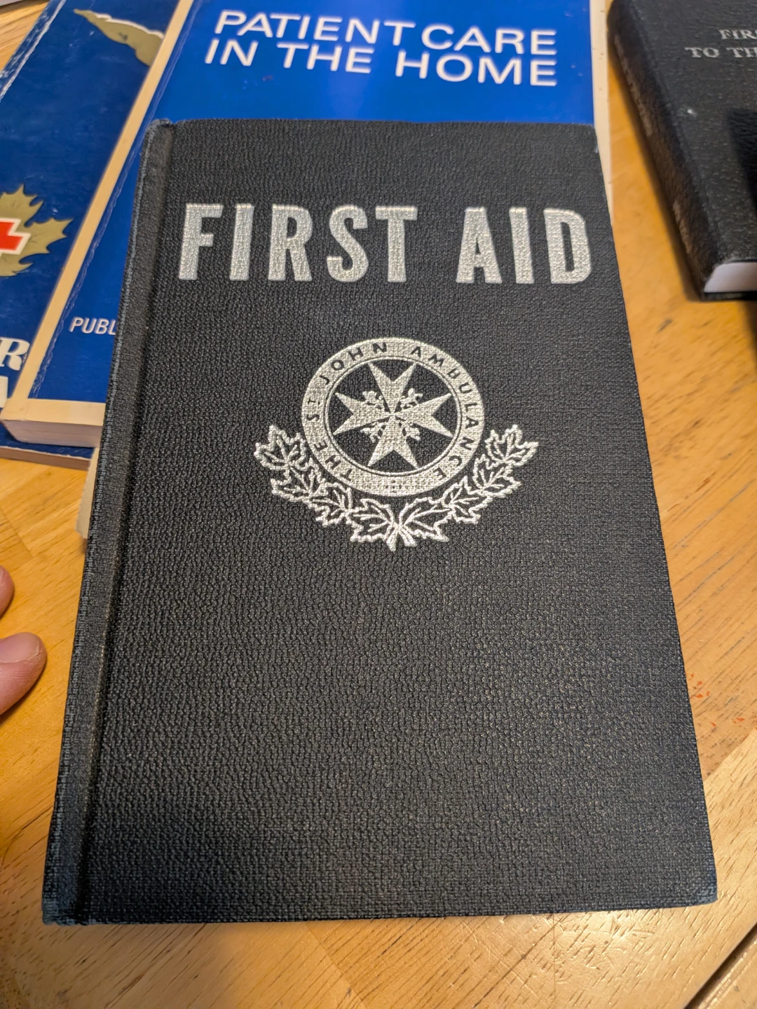 Collection of vintage first aid and nursing manuals 🏈 - photo 4