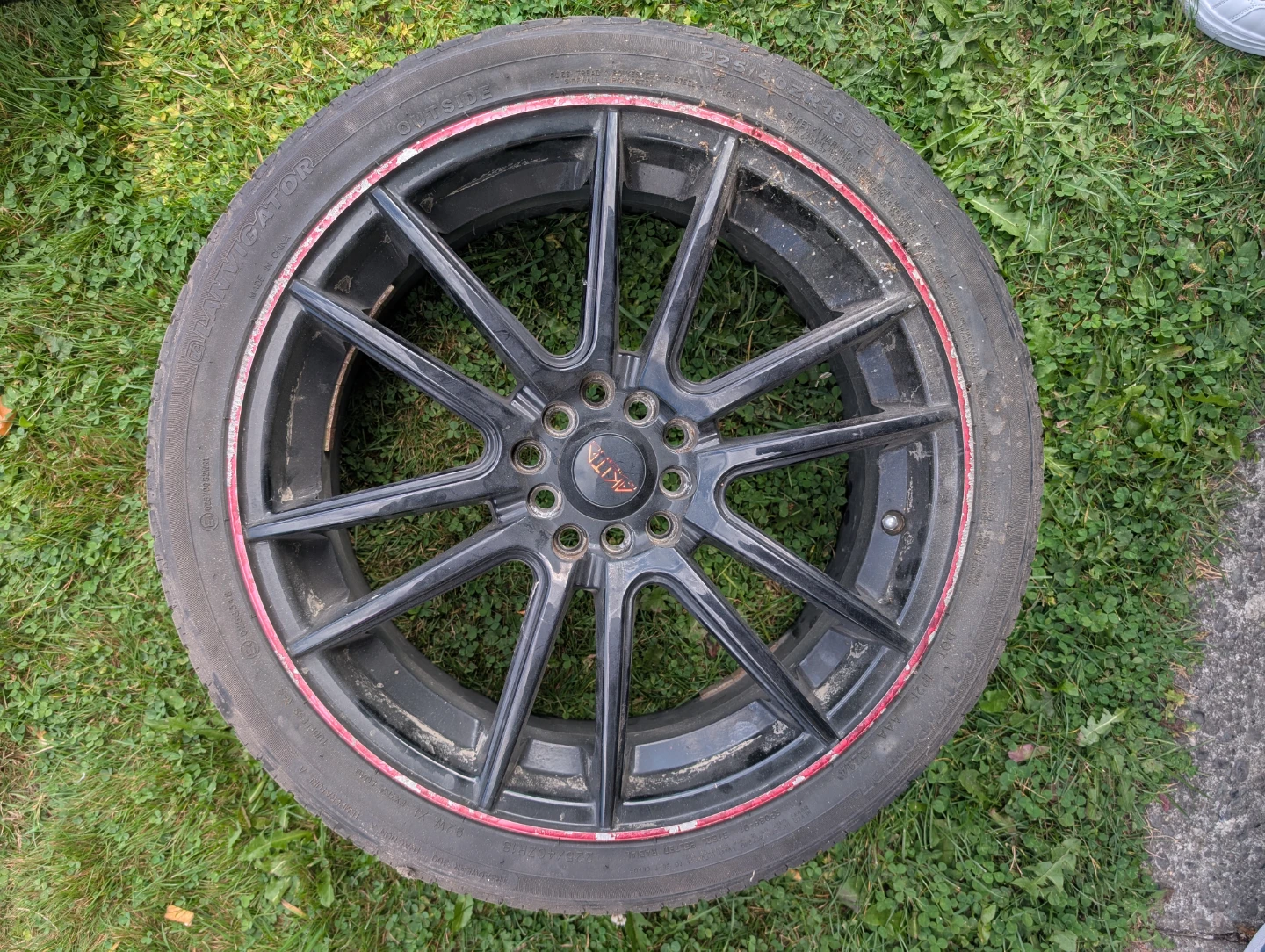 Akita 18-inch Rim and 225/40ZR18 Tire