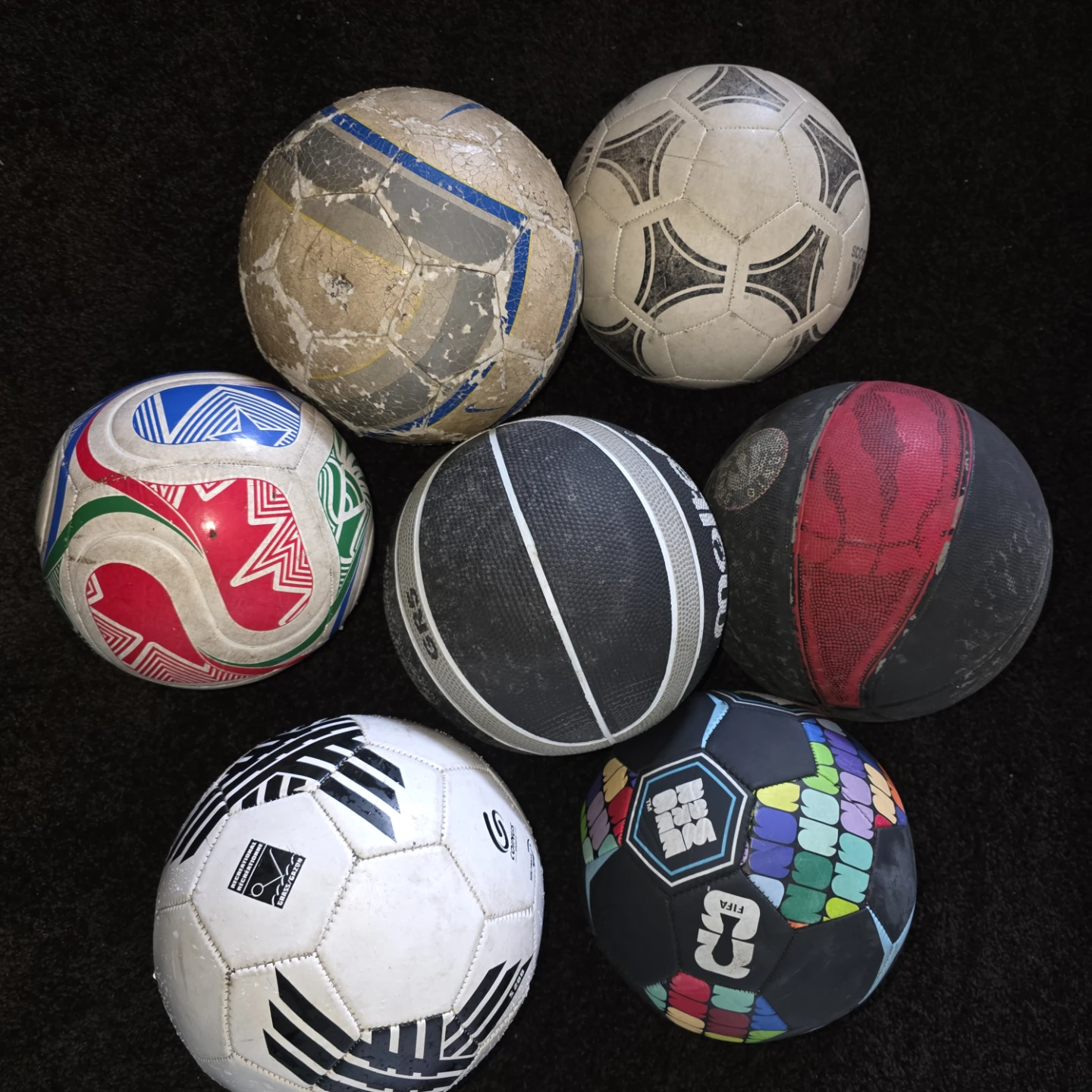 Set of 7 assorted sports balls