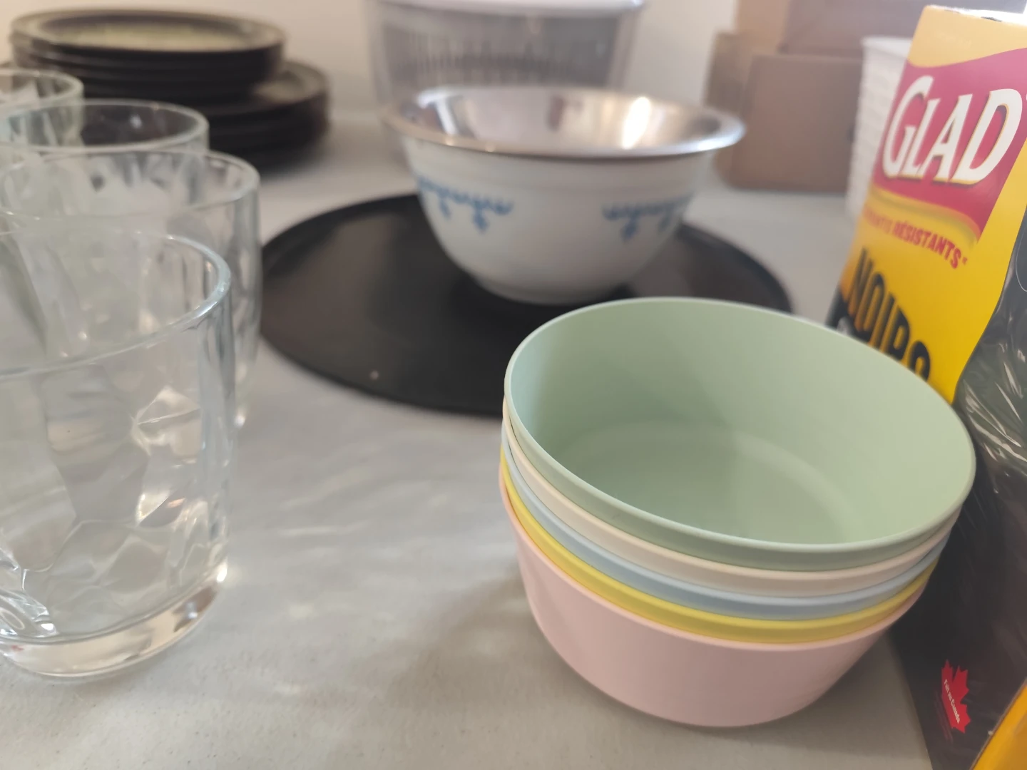 Assorted Kitchenware and Dining Set - must go - photo 4