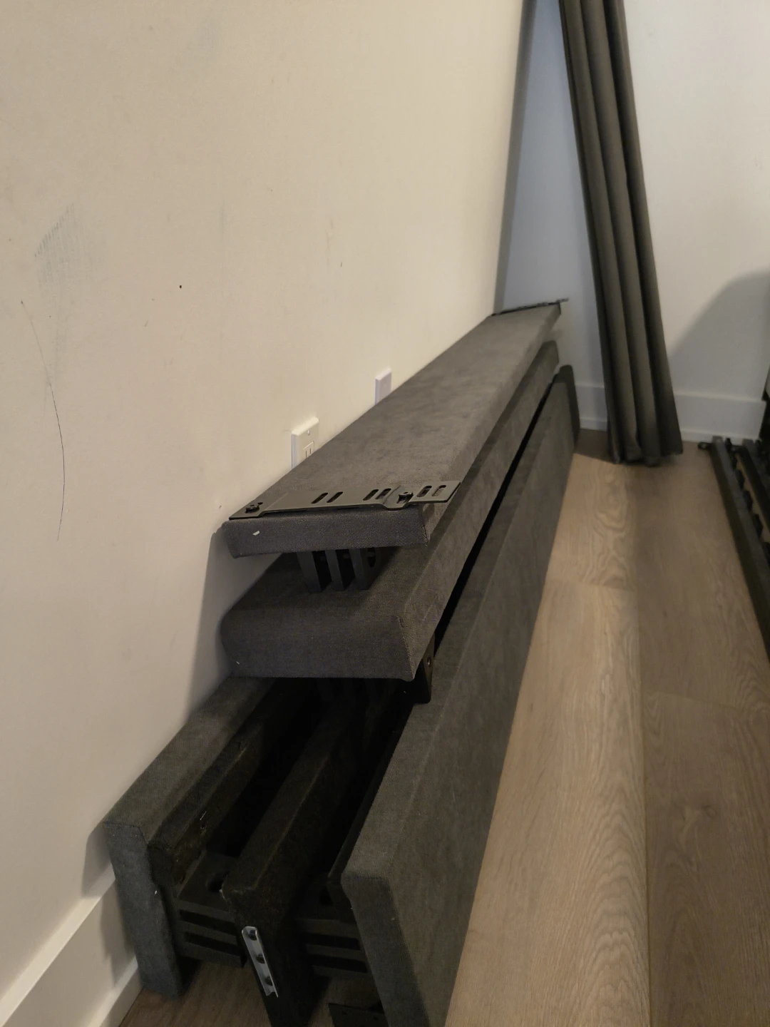 Upholstered Platform Bed frame with slats - Queen - photo 4