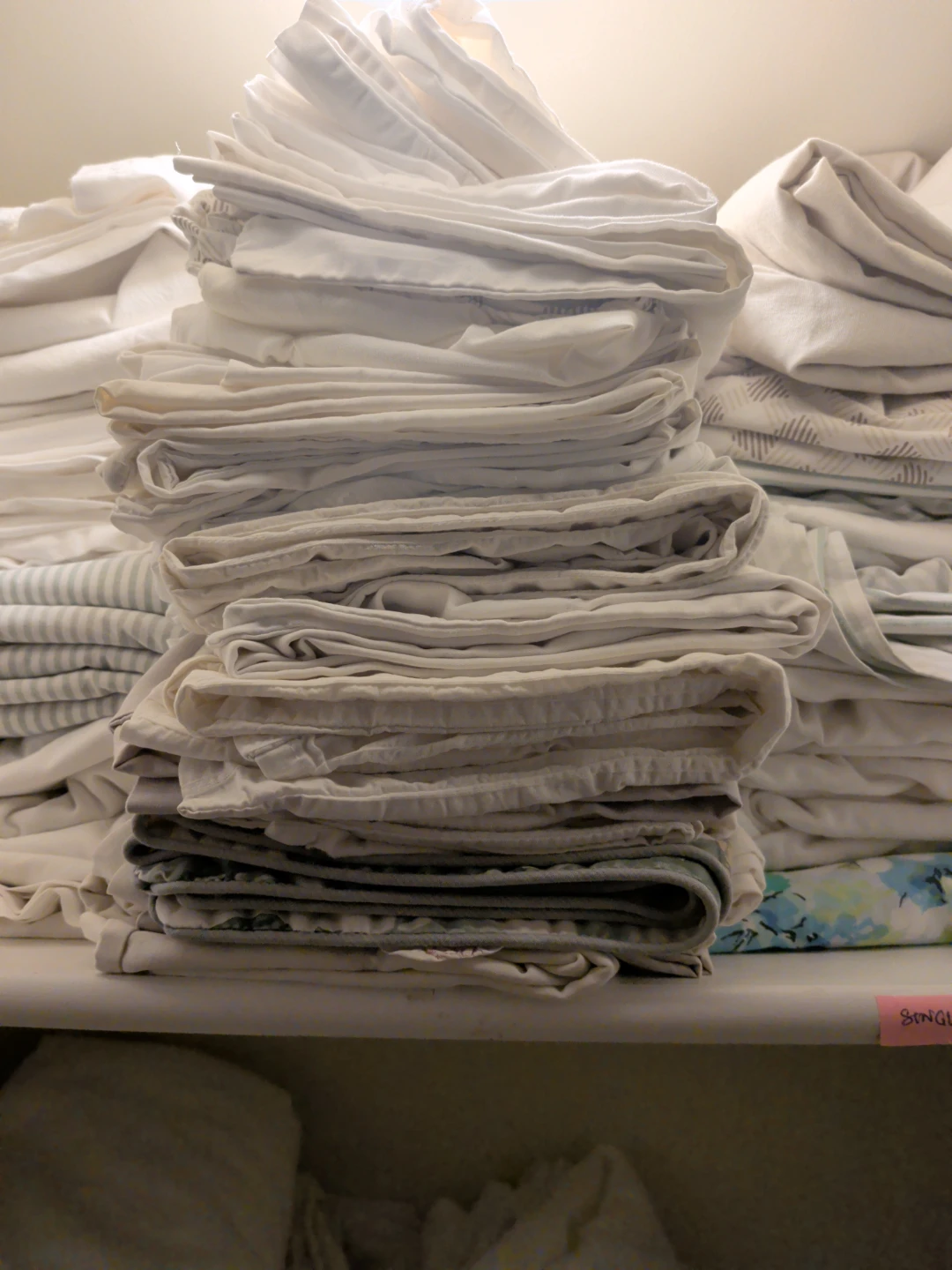 Assorted Single Bed Top Sheets, Fitted Sheets, and Pillow Cases - photo 3