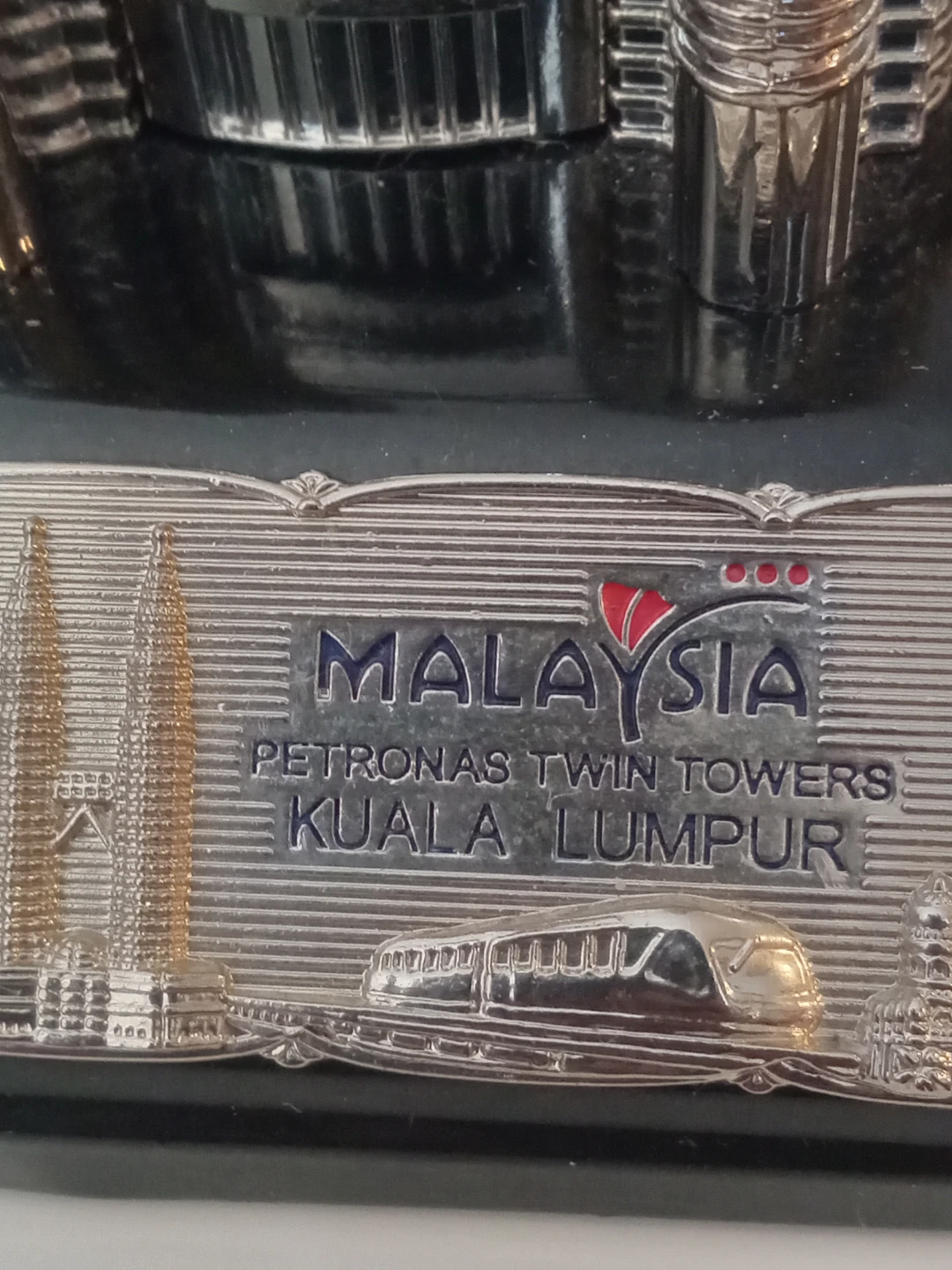 Petronas Twin Towers Souvenir Clock - photo 4
