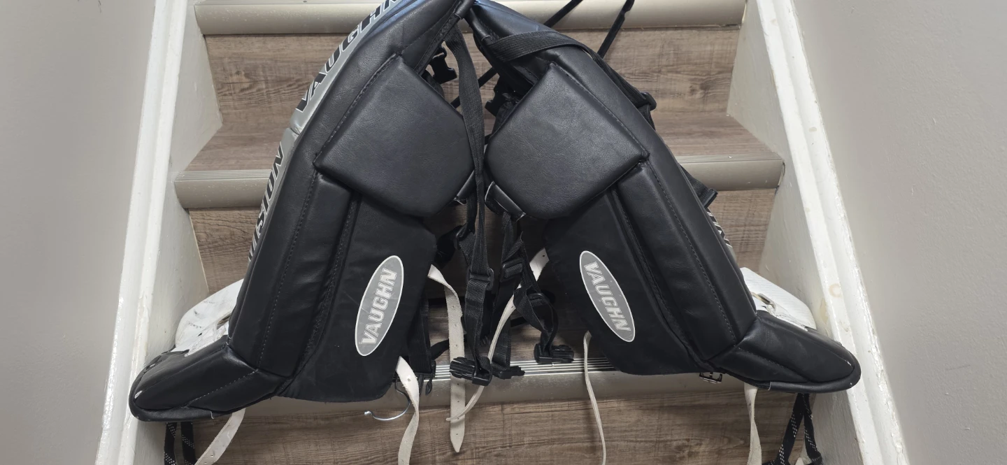Vaughn VPX 700 Goalie Leg Pads 25" - photo 4