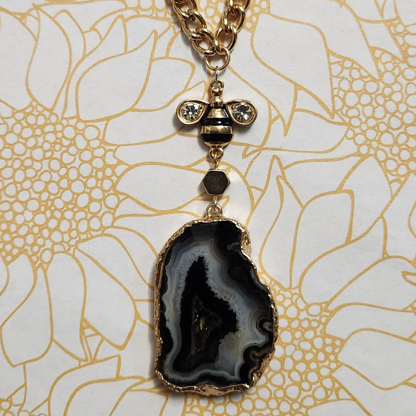 Bee and Agate Pendant Necklace - photo 2