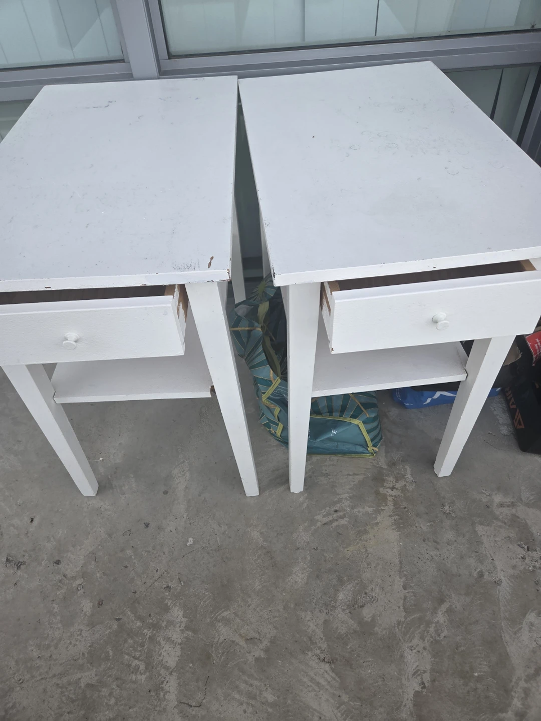 Set of Two White Bedside Tables - photo 4