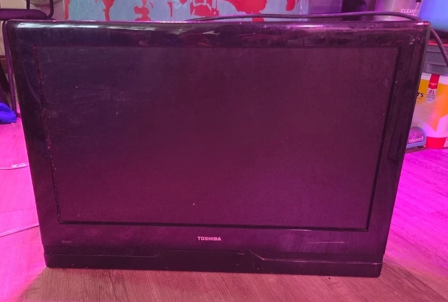 Toshiba Flat Screen Television 🏈