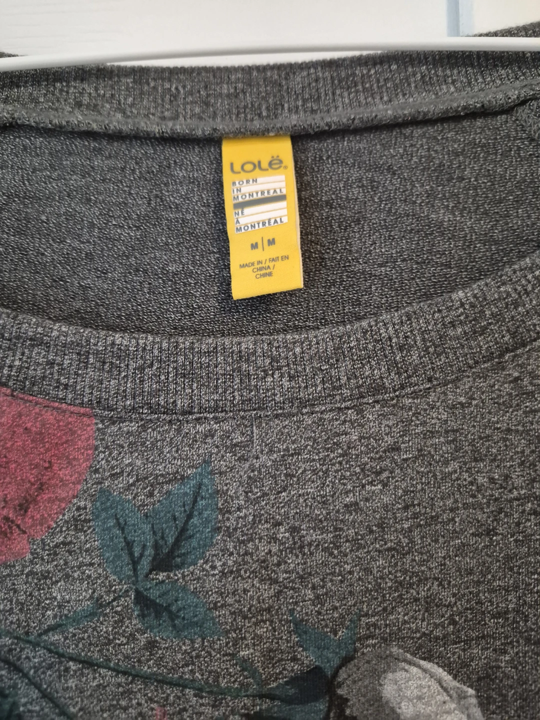 BRAND NEW Lolë Cozy Floral Raglan Crewneck Sweatshirt - photo 4