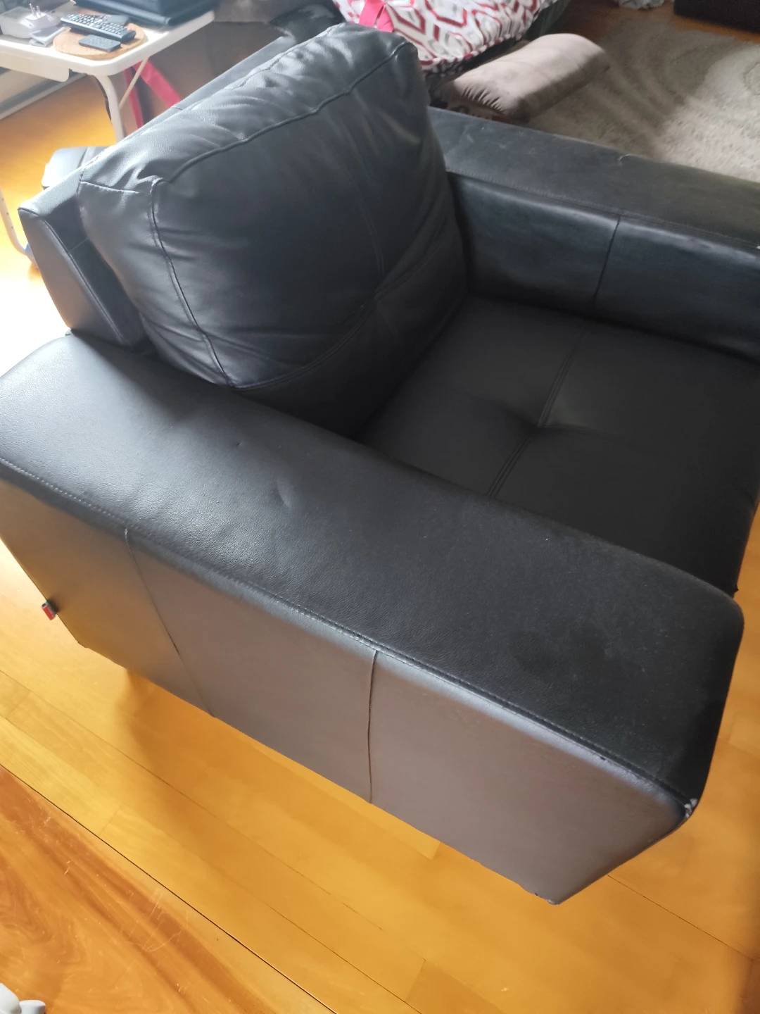 Free: 2 black sofas and 1 recliner - photo 3