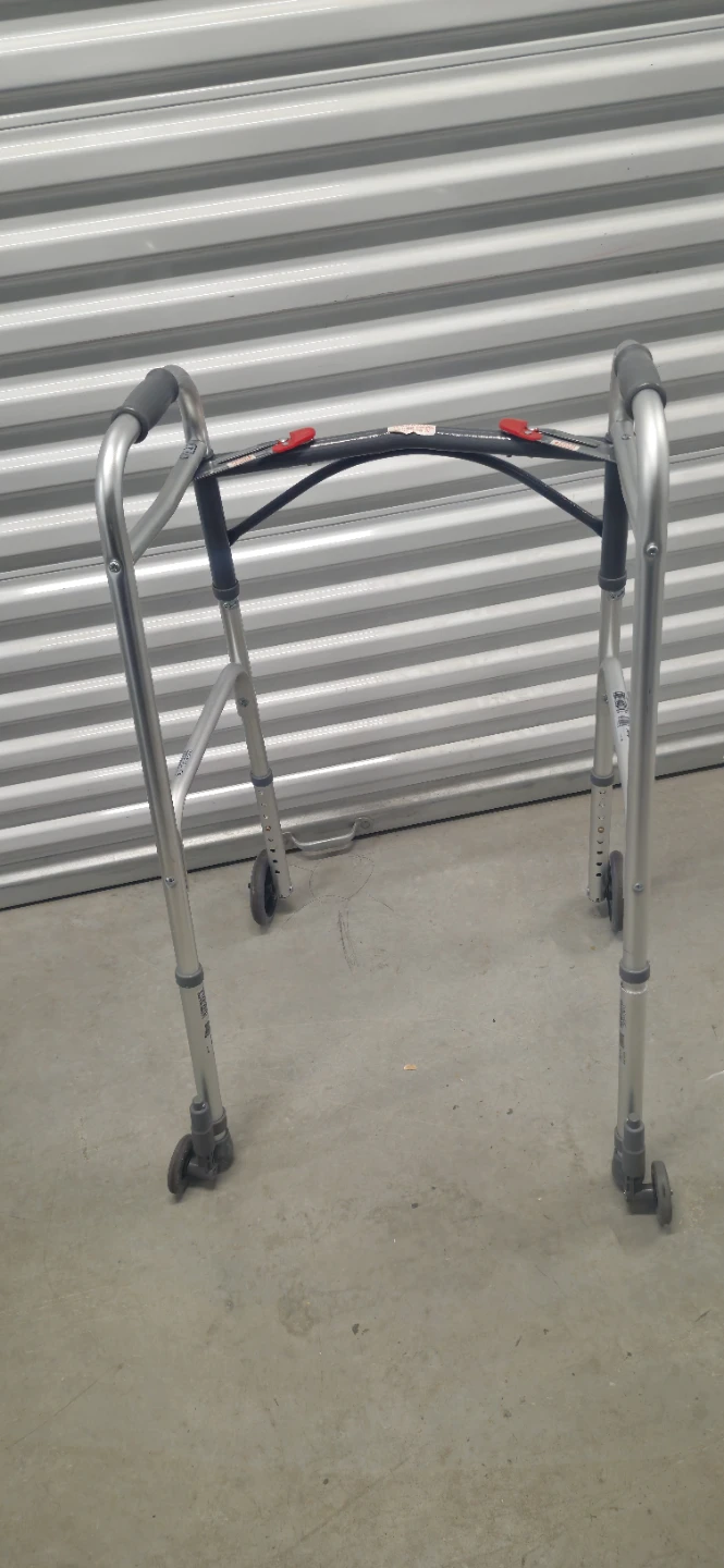Aluminum foldable walker