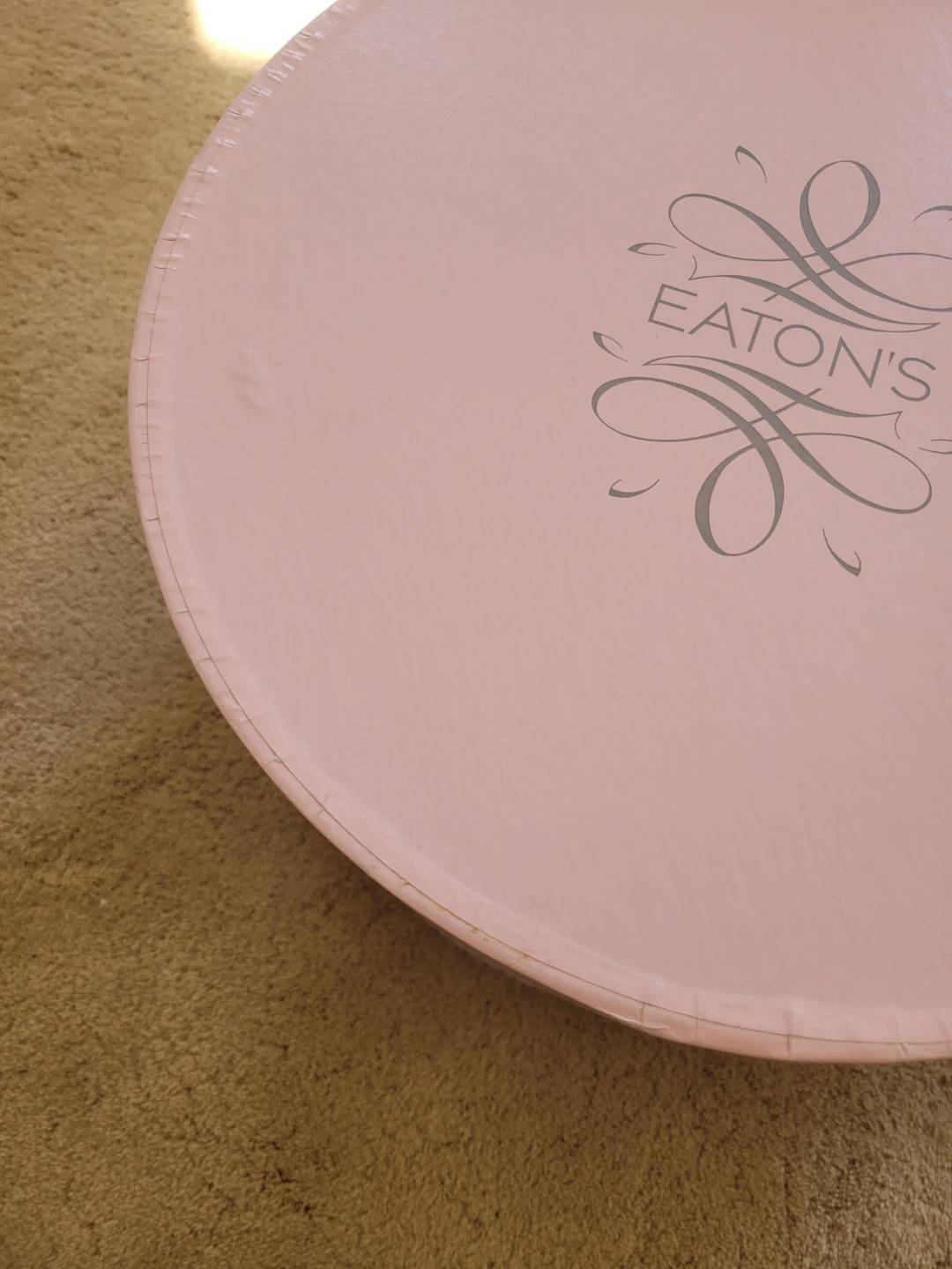 Vintage Eaton's Round Hat Box - photo 3