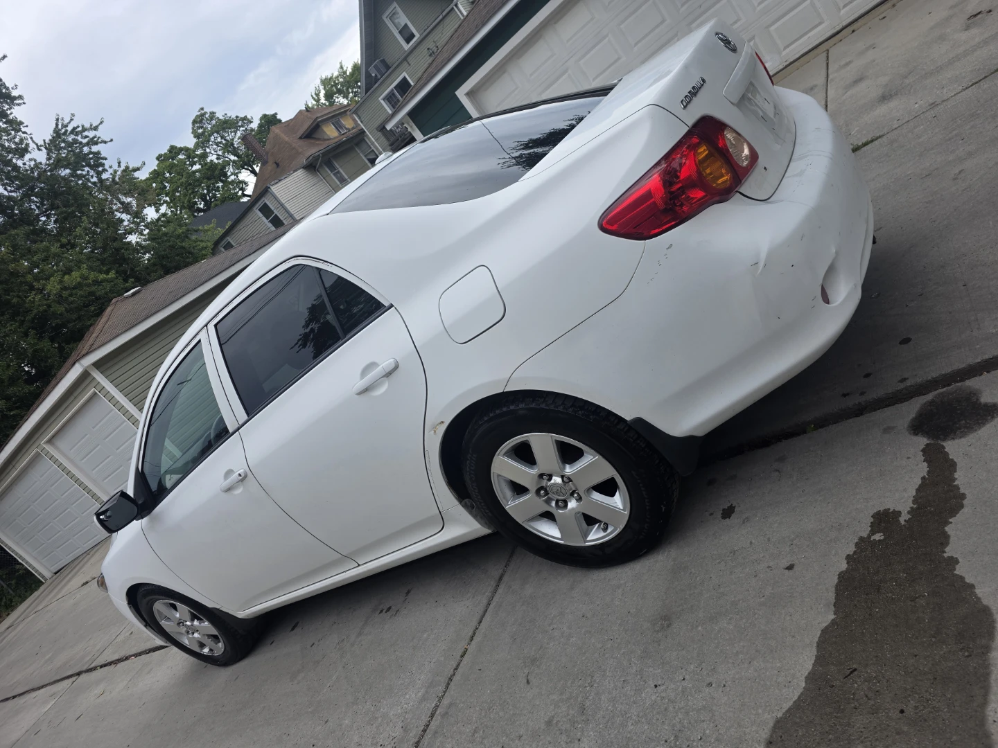 White Toyota Corolla - photo 4