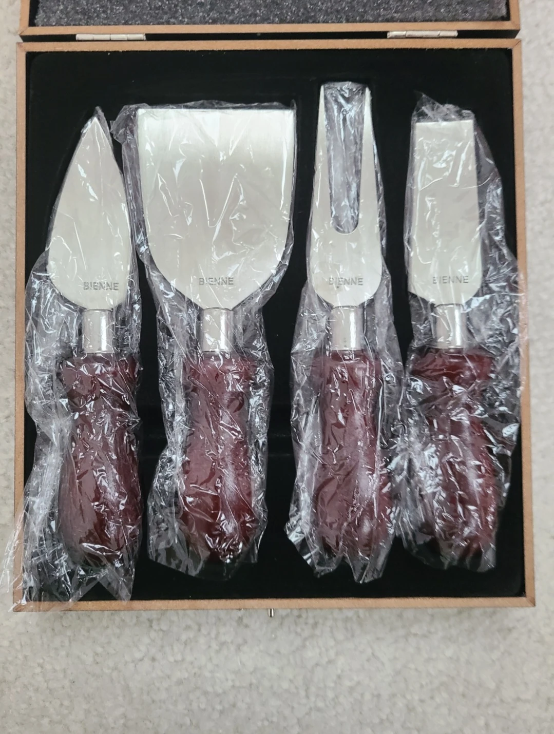 Vintage Bienne Redwood Cheese Knife Set with case 🏈