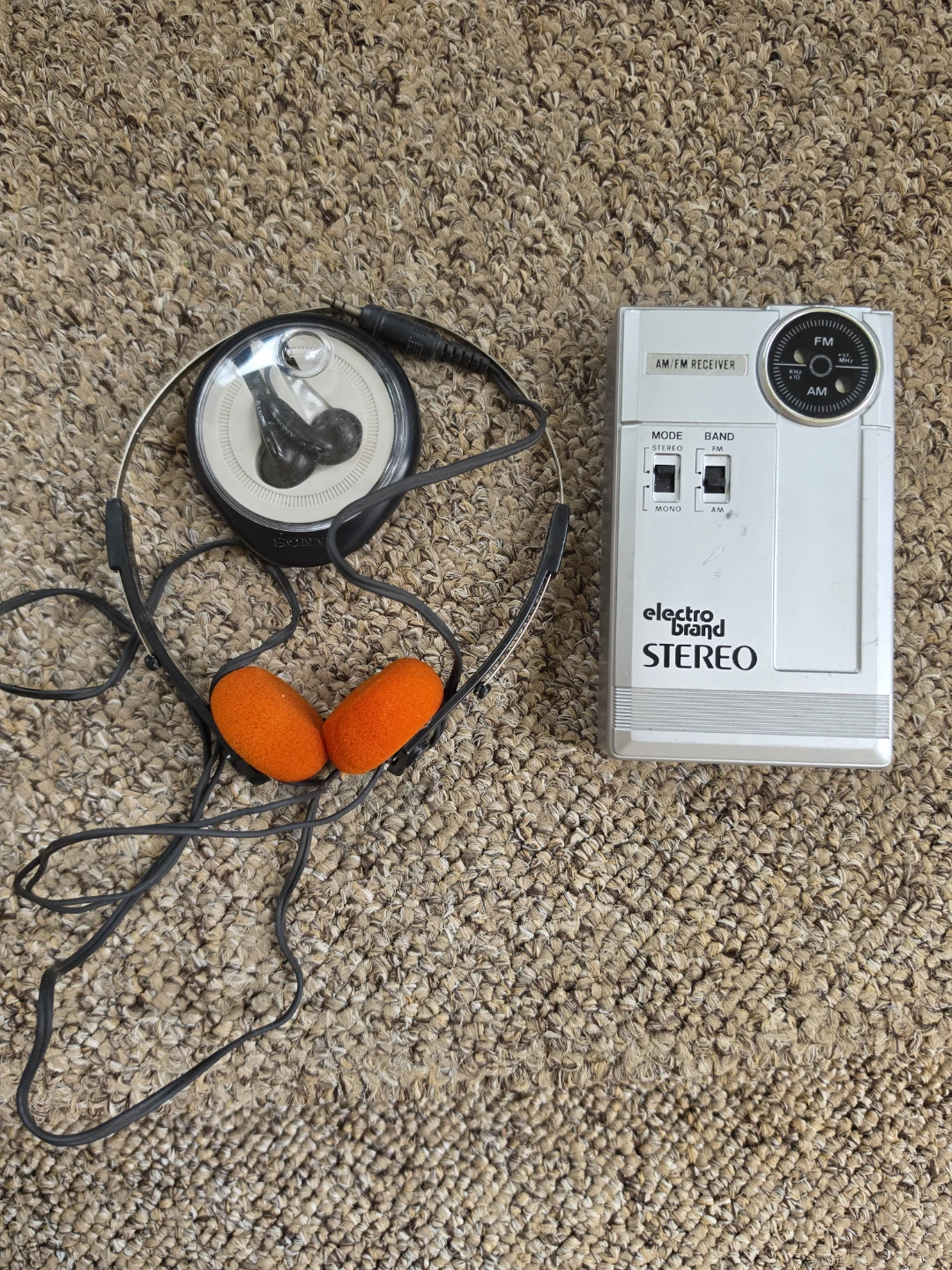 Electro Brand AM/FM Stereo Receiver and Headphones