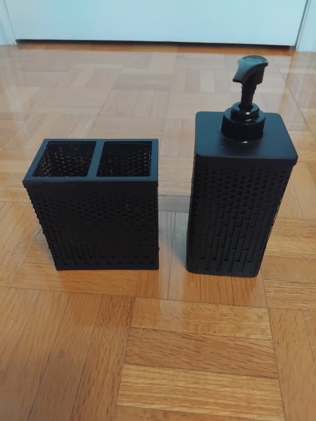 Black Bathroom Accessory Set