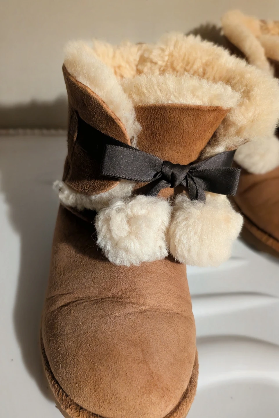 UGG Kids Brown Bow Boots Size 3 - photo 4