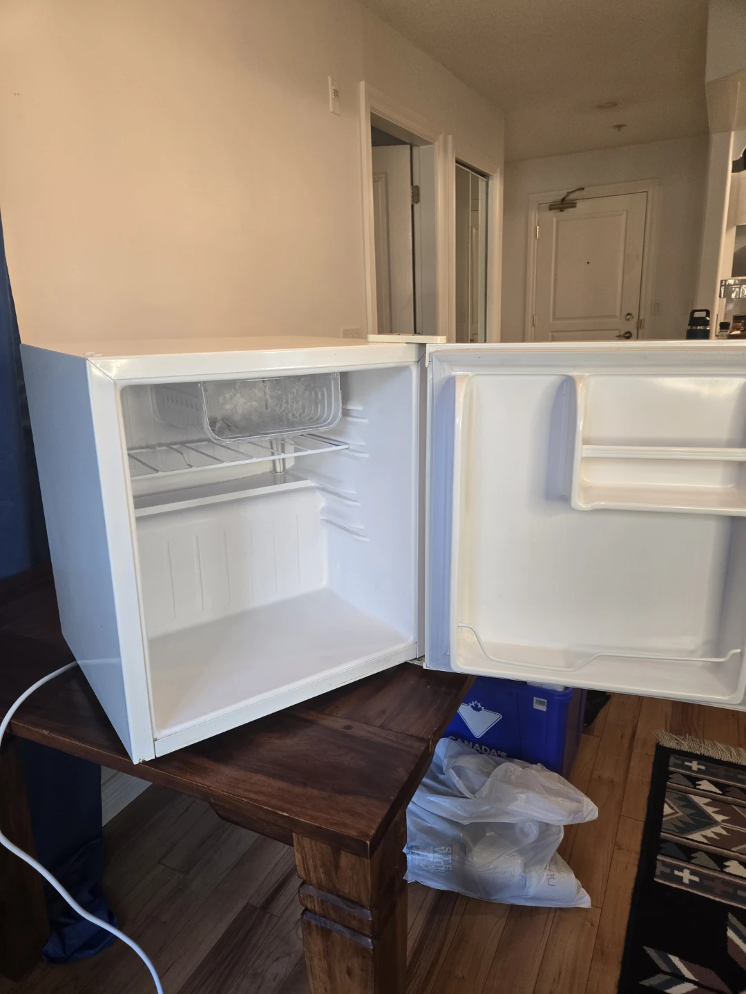 Igloo Compact Fridge - photo 2