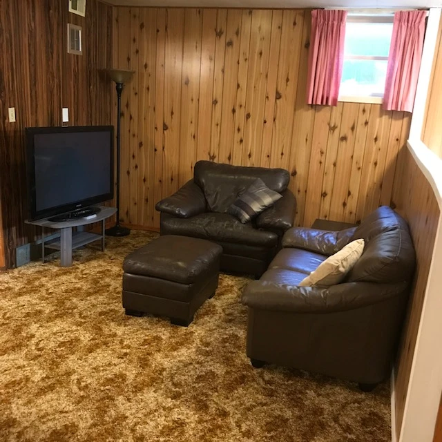 1 Bedroom Basement Suite - Fully Furnished - Close to Amenities