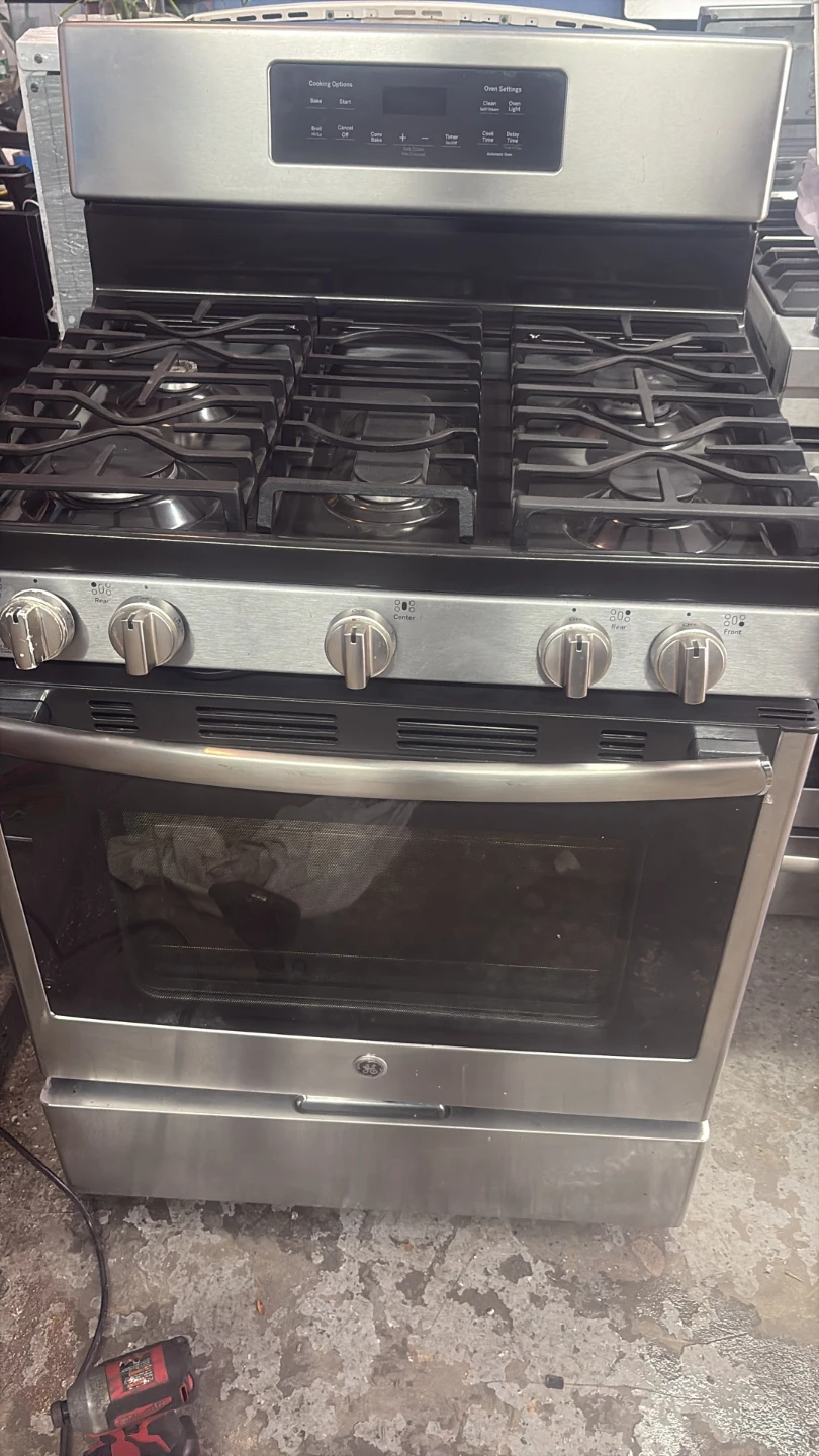 GE 30in Stainless Steel Gas Range