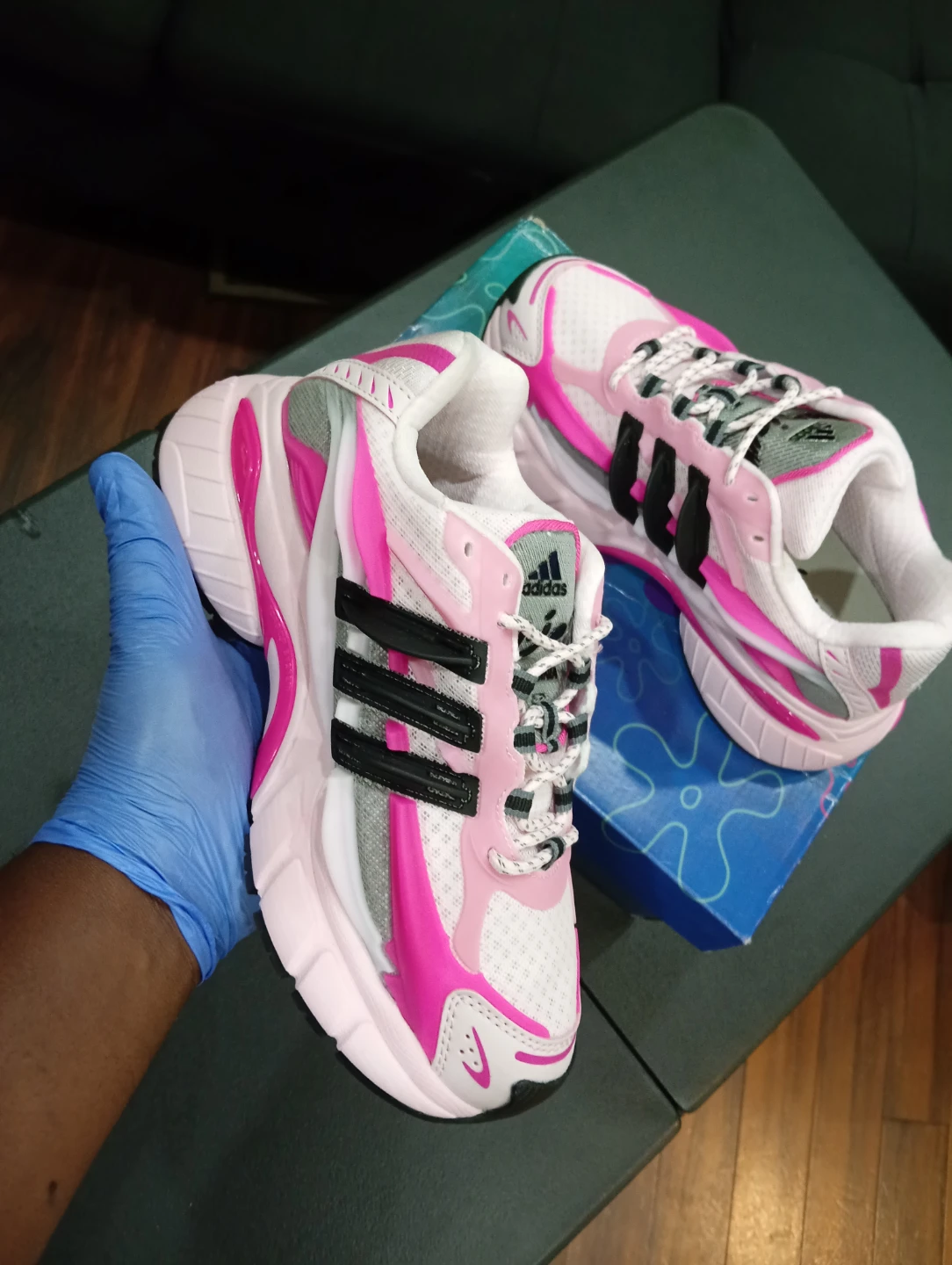 Adidas  woman size 8.5 - photo 2