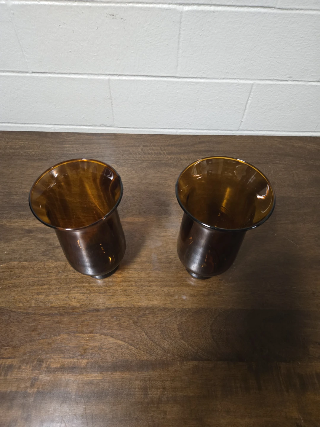 Set of 2 Amber Glass Hurricane Vases - photo 2