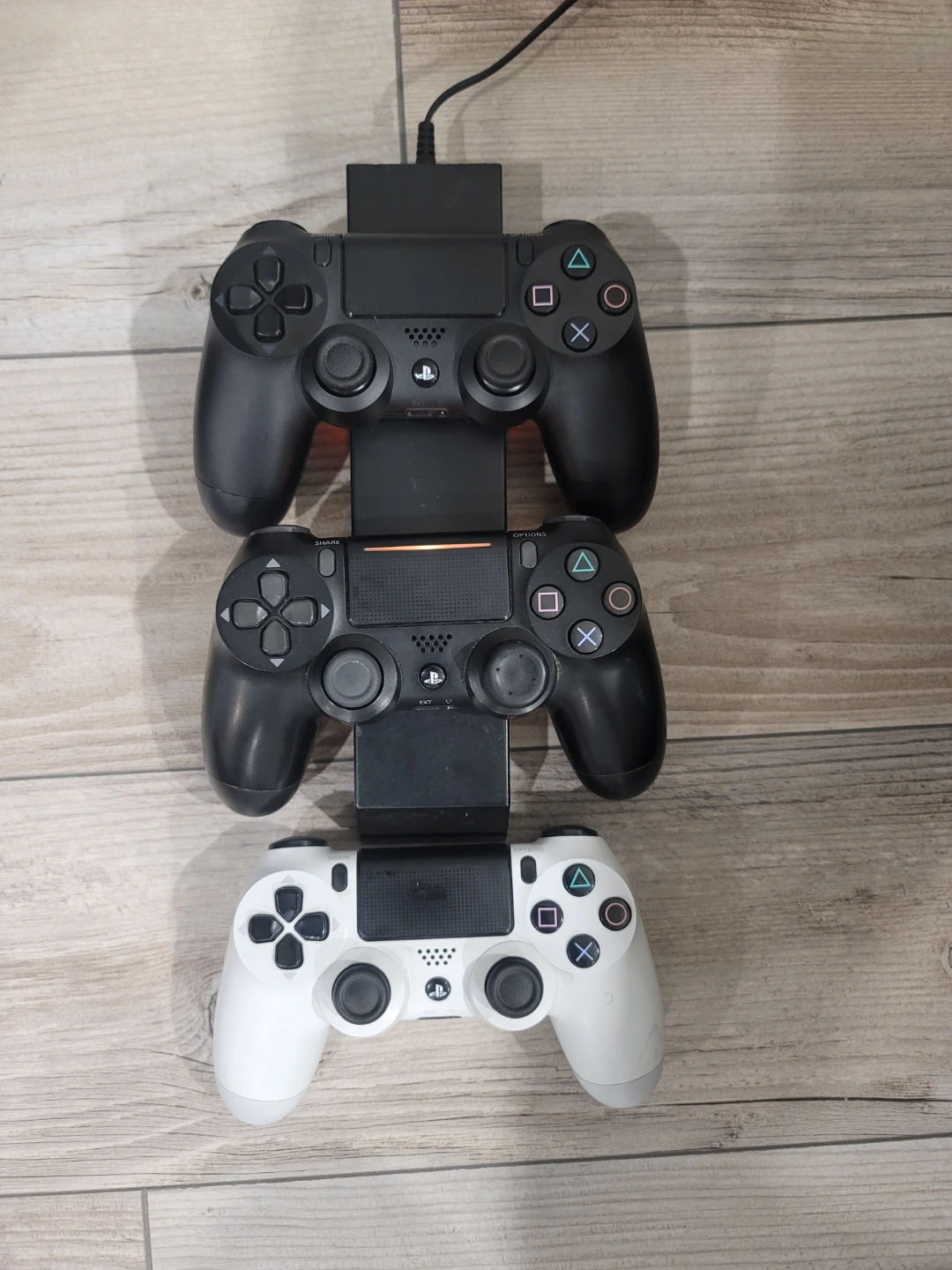Sony PS4 Console Bundle – Controllers, Charger Dock & Games