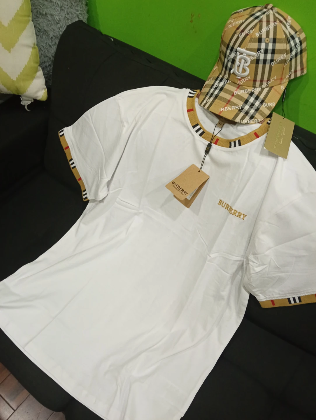 Burberry T-shirt men's size XL and Cap Set s