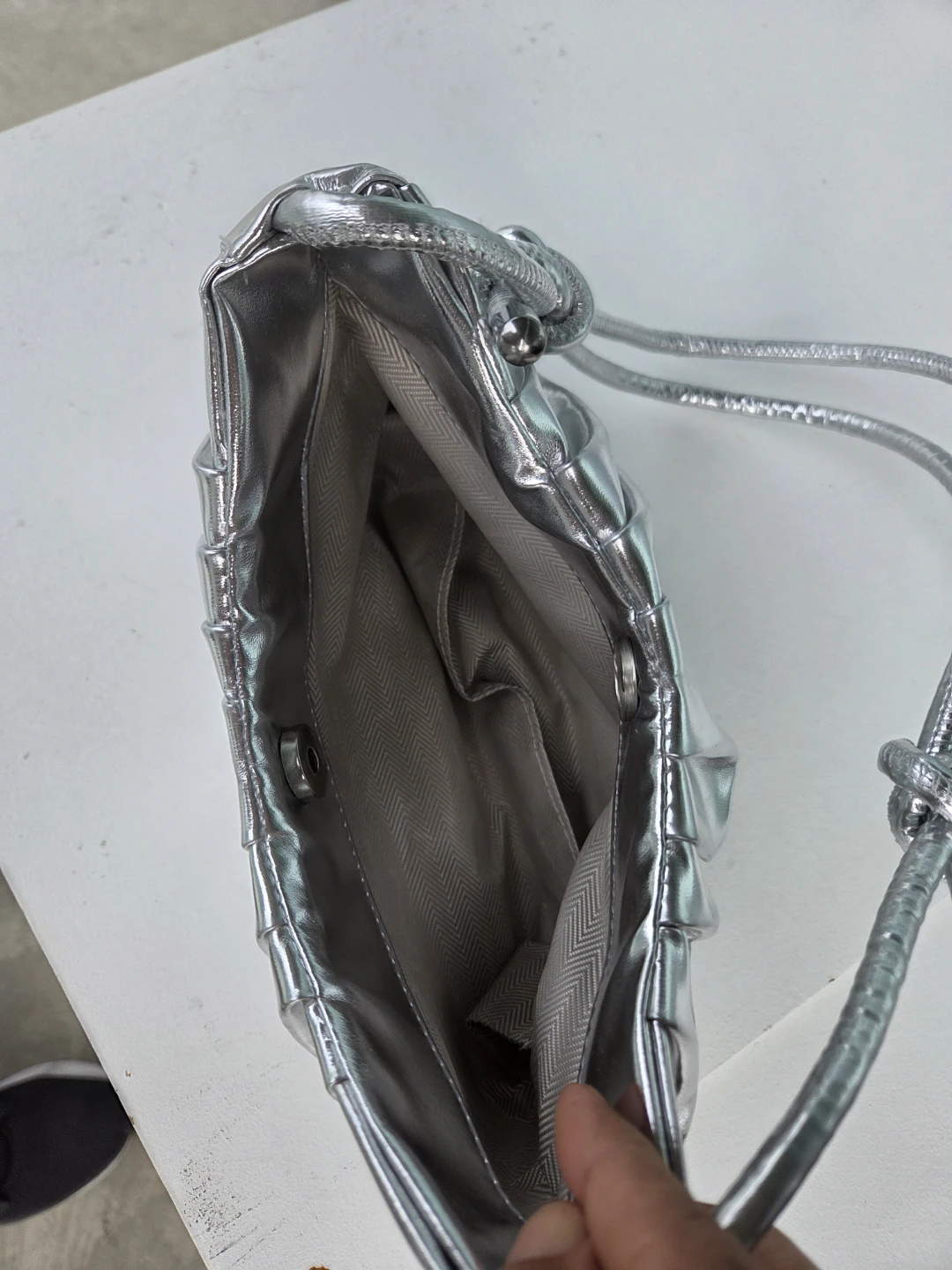 Silver metallic shoulder bag - photo 5