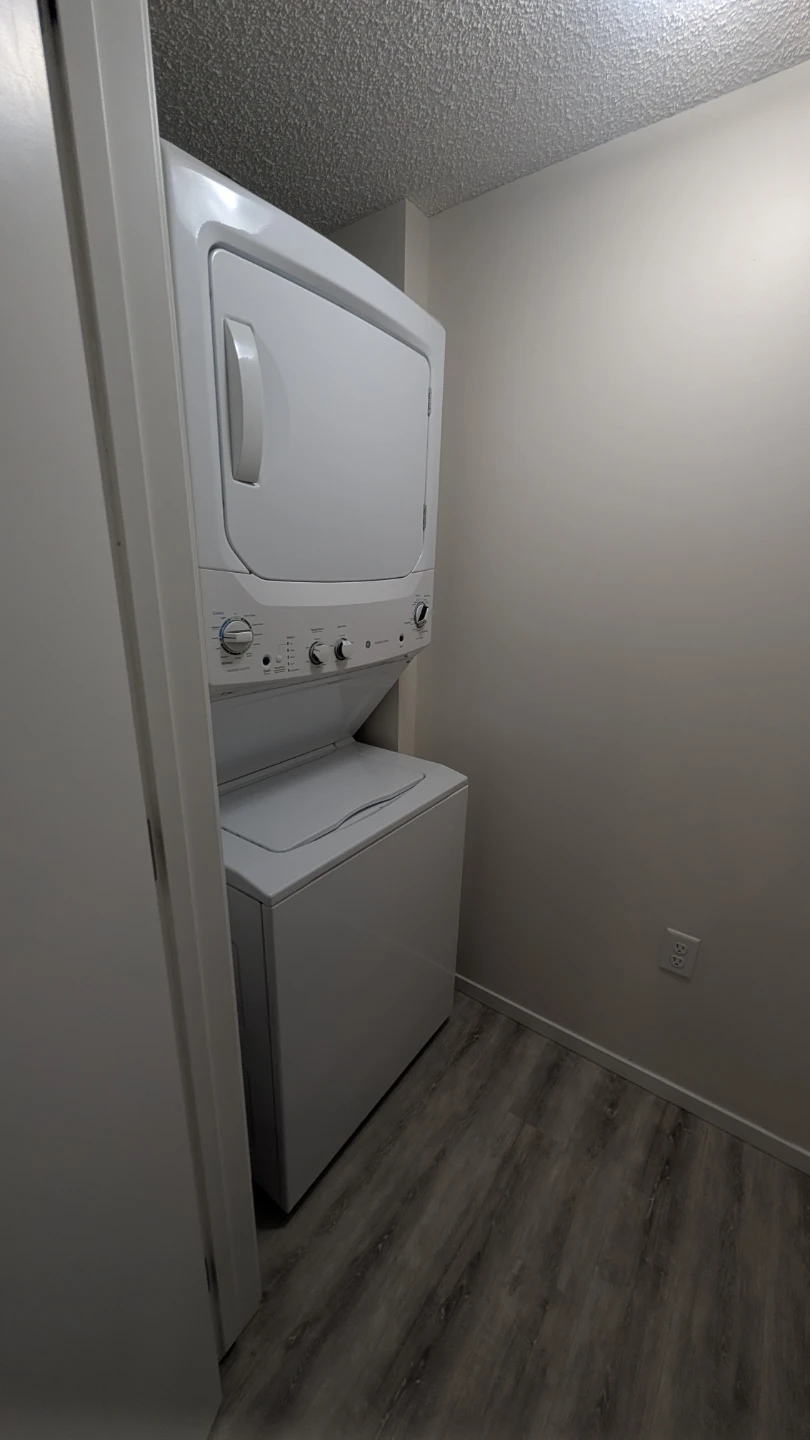 Rent 2 bhk + Den at kincora glen park nw - photo 5
