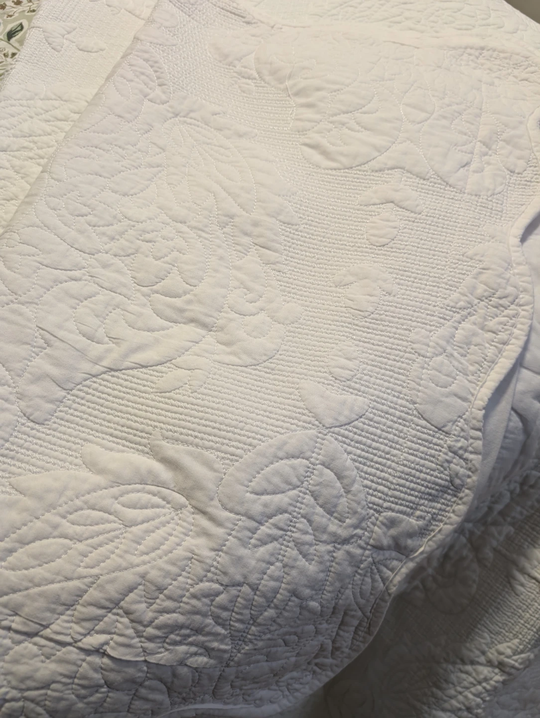 White Quilted Bedspread. Size full. Pick up in Braeside Sw - photo 3