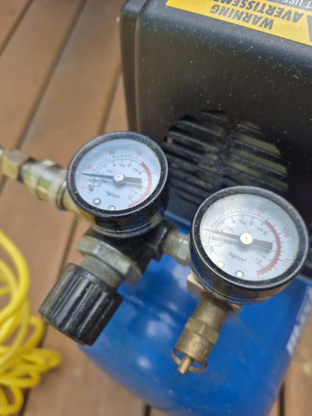Mastercraft 2 Gallon air compressor with hose. - photo 4