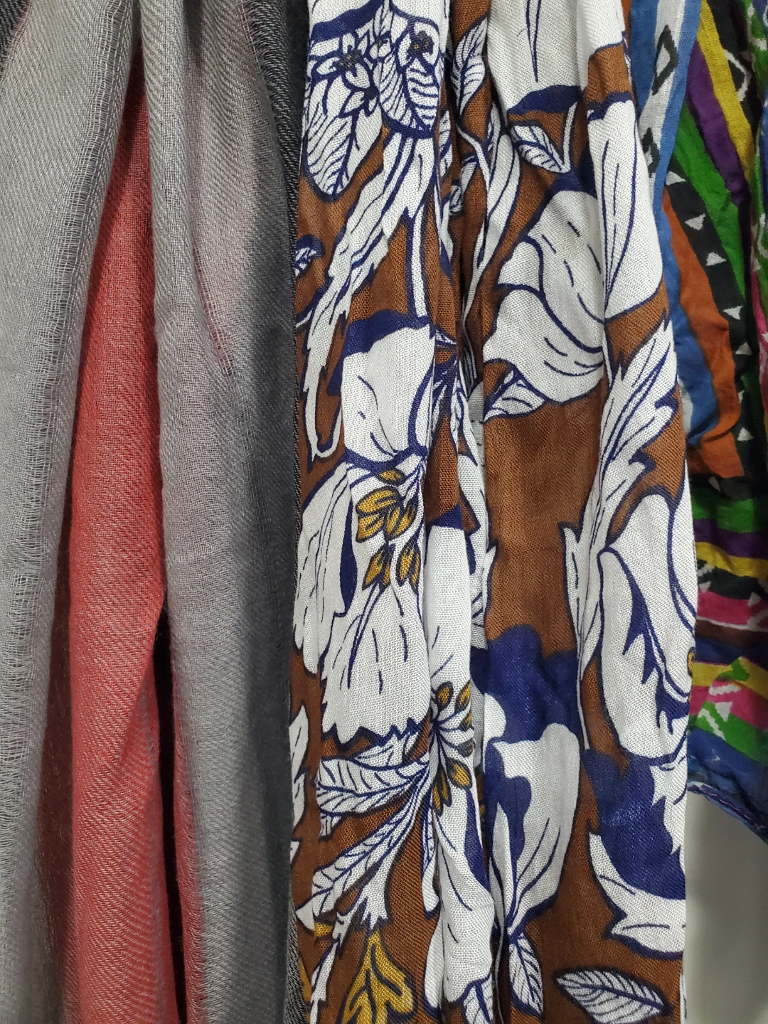 Set of 4 Lightweight Fashion Scarves($3 for all) - photo 3
