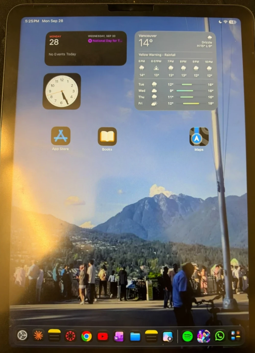 Apple iPad Air (5th Generation) 64GB - Space Grey - photo 2