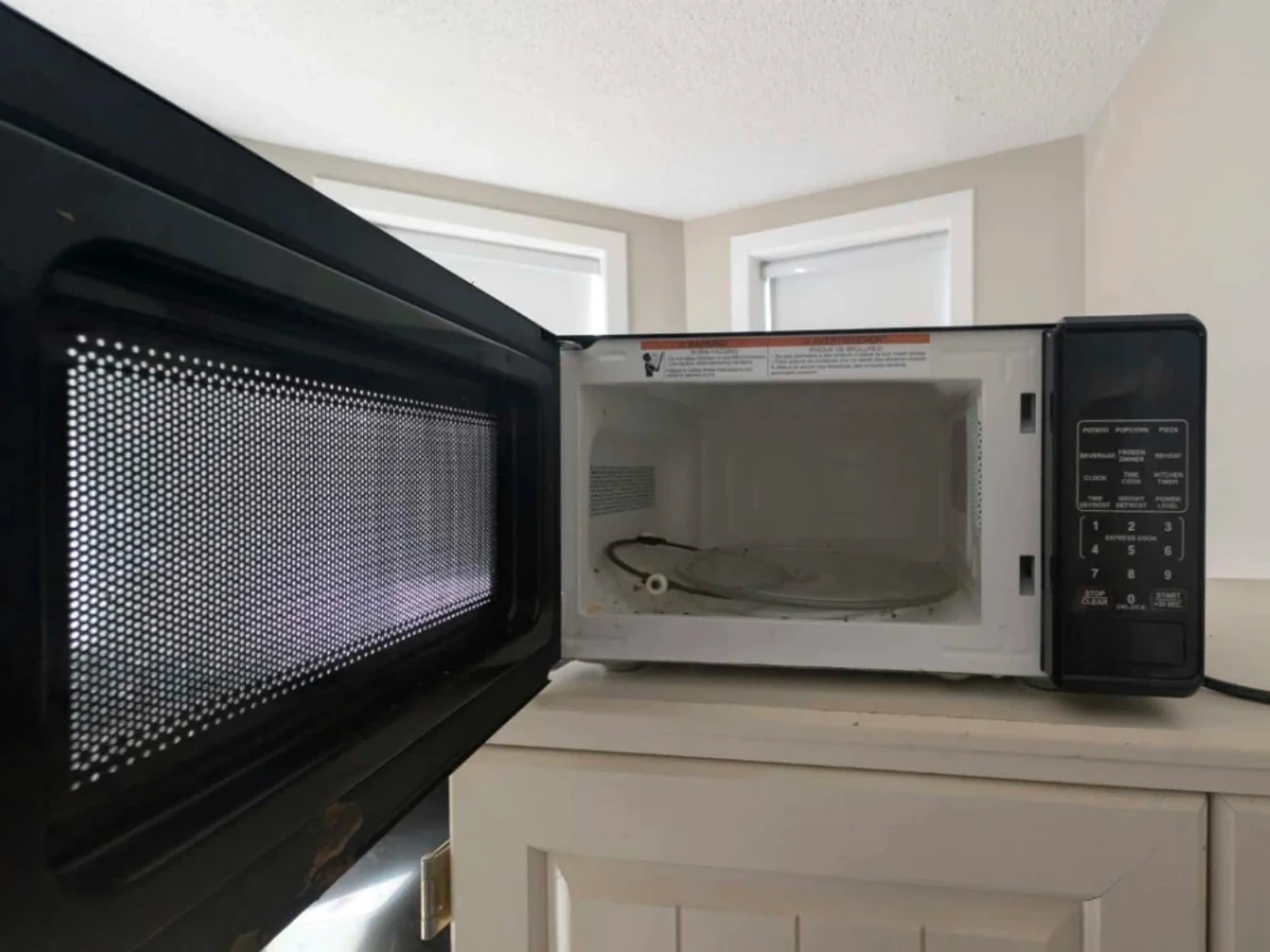 Black Countertop Microwave - photo 3