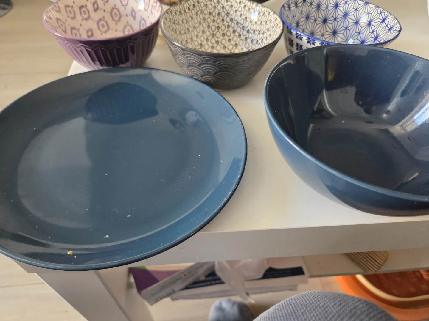 Set of assorted ceramic bowls and plate - photo 2