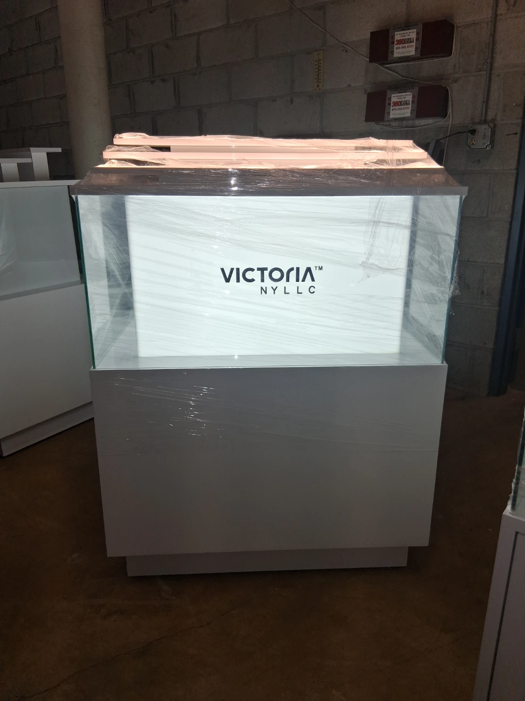 Victoria NYLLC Lighted Display Case - photo 4