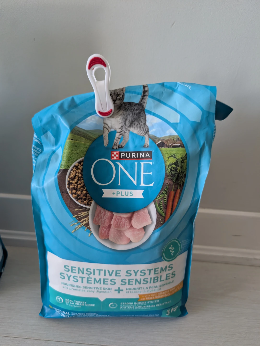 Purina dry cat food