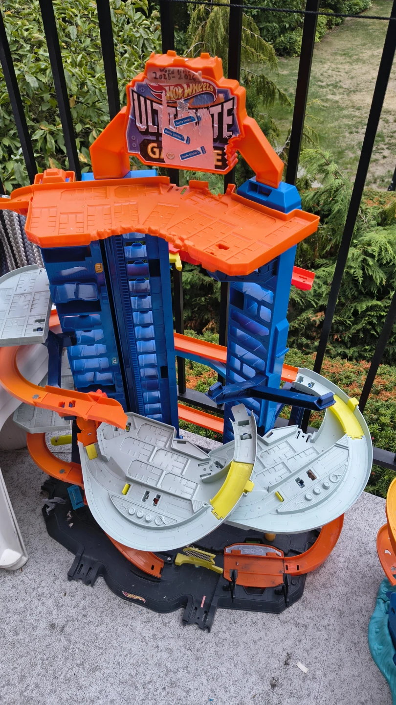 Hot Wheels Ultimate Garage Play Set