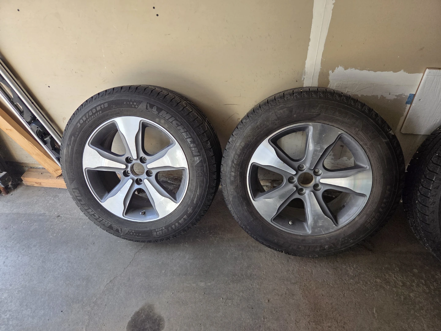 Set of 4 Michelin Latitude X-Ice Tires on Rims 245/60R18 - photo 2