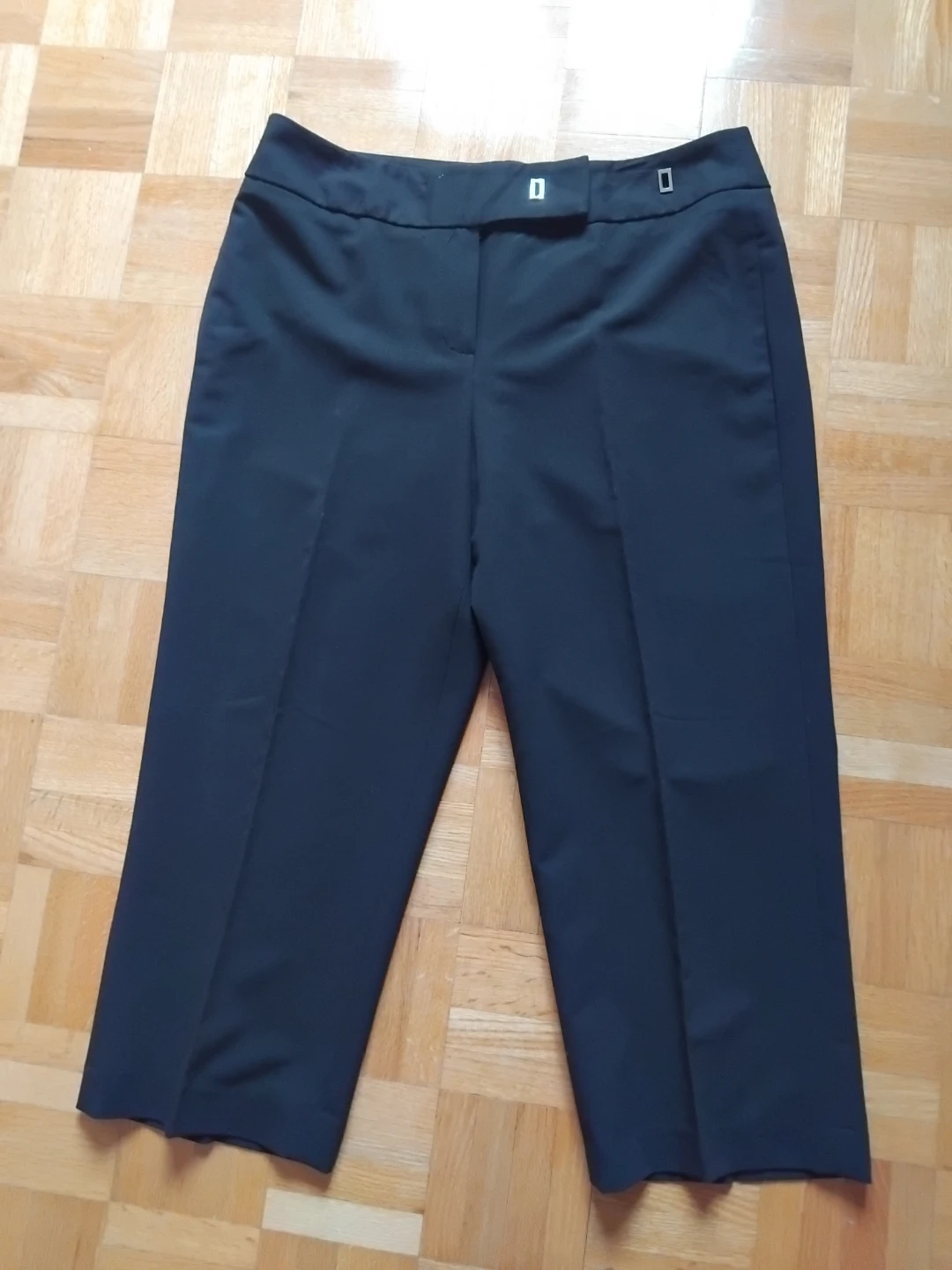 Larry Levine Black Capri Pants Size 10