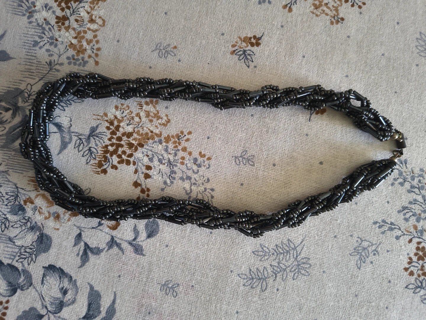 Set of two black beaded necklaces - photo 2