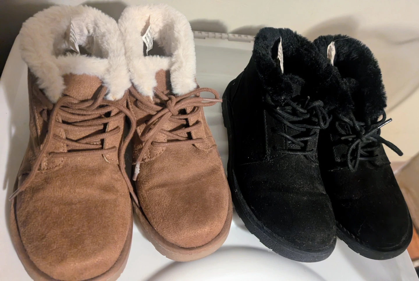 Lot Makalu Black and Tan  Faux Fur Ankle Boots
