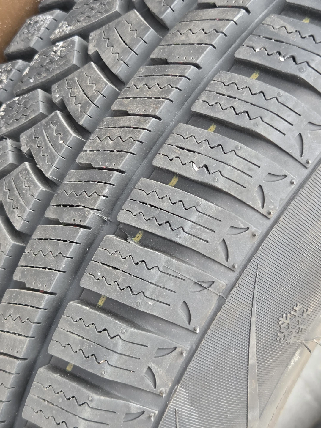 Set of 4 Mirage MR-W562 Winter Tires 215/65R16 - photo 2