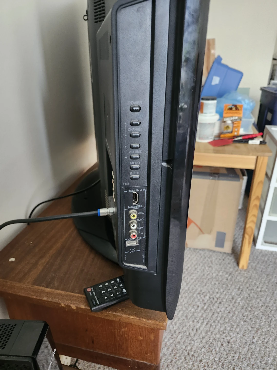 Toshiba 37" tv with remote - photo 3