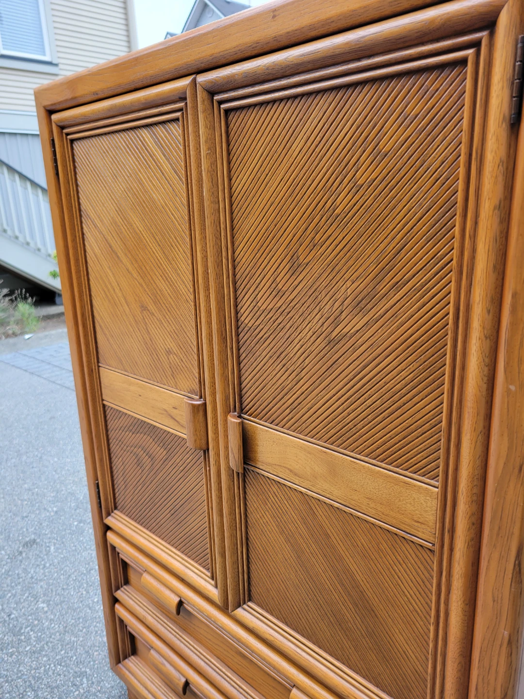 Beautiful Mid-Century / Vintage Oak Armoire & Dresser Combo. - photo 5