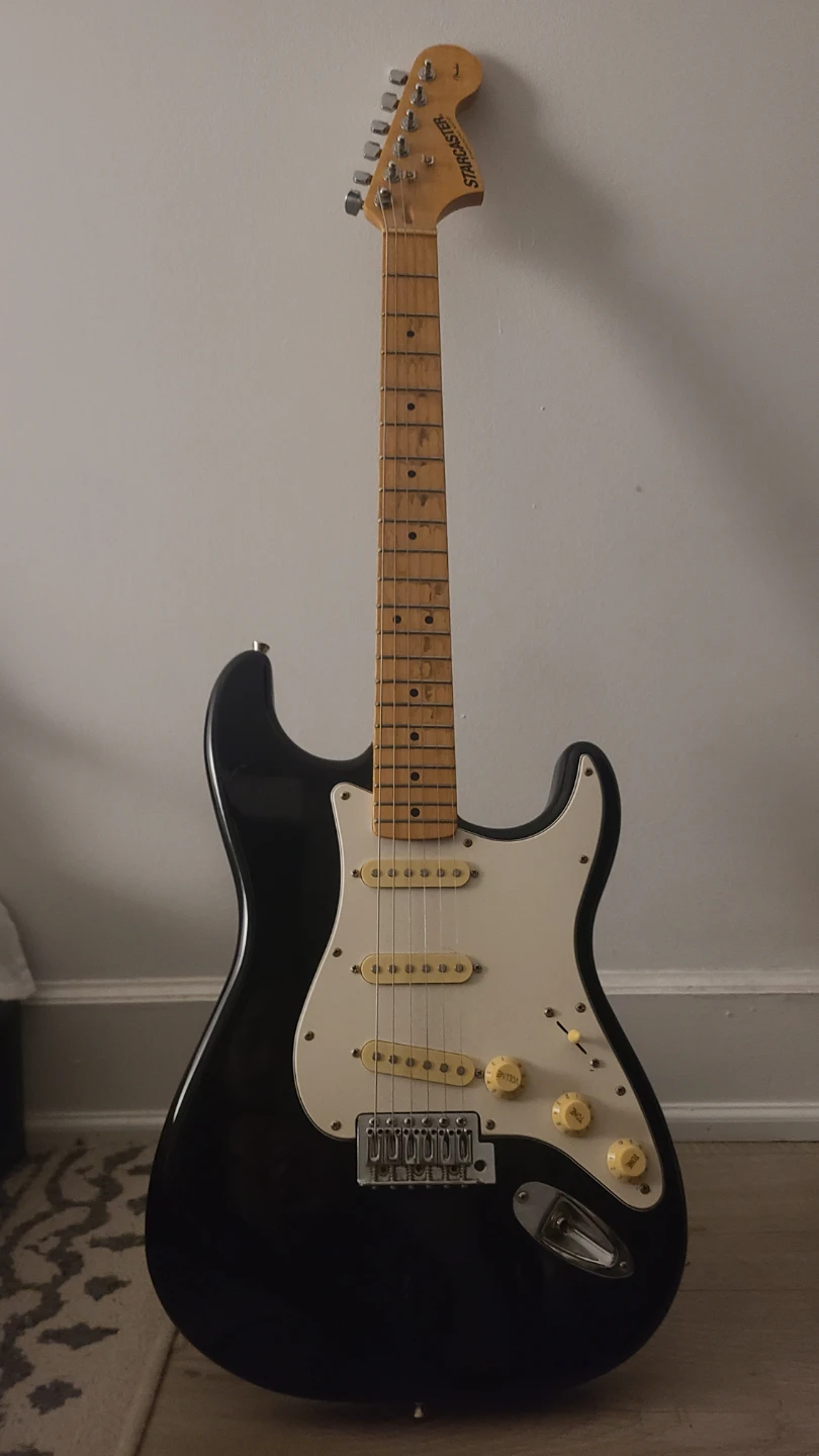 Moving sale - Electric guitar with traynor amplifier - photo 2