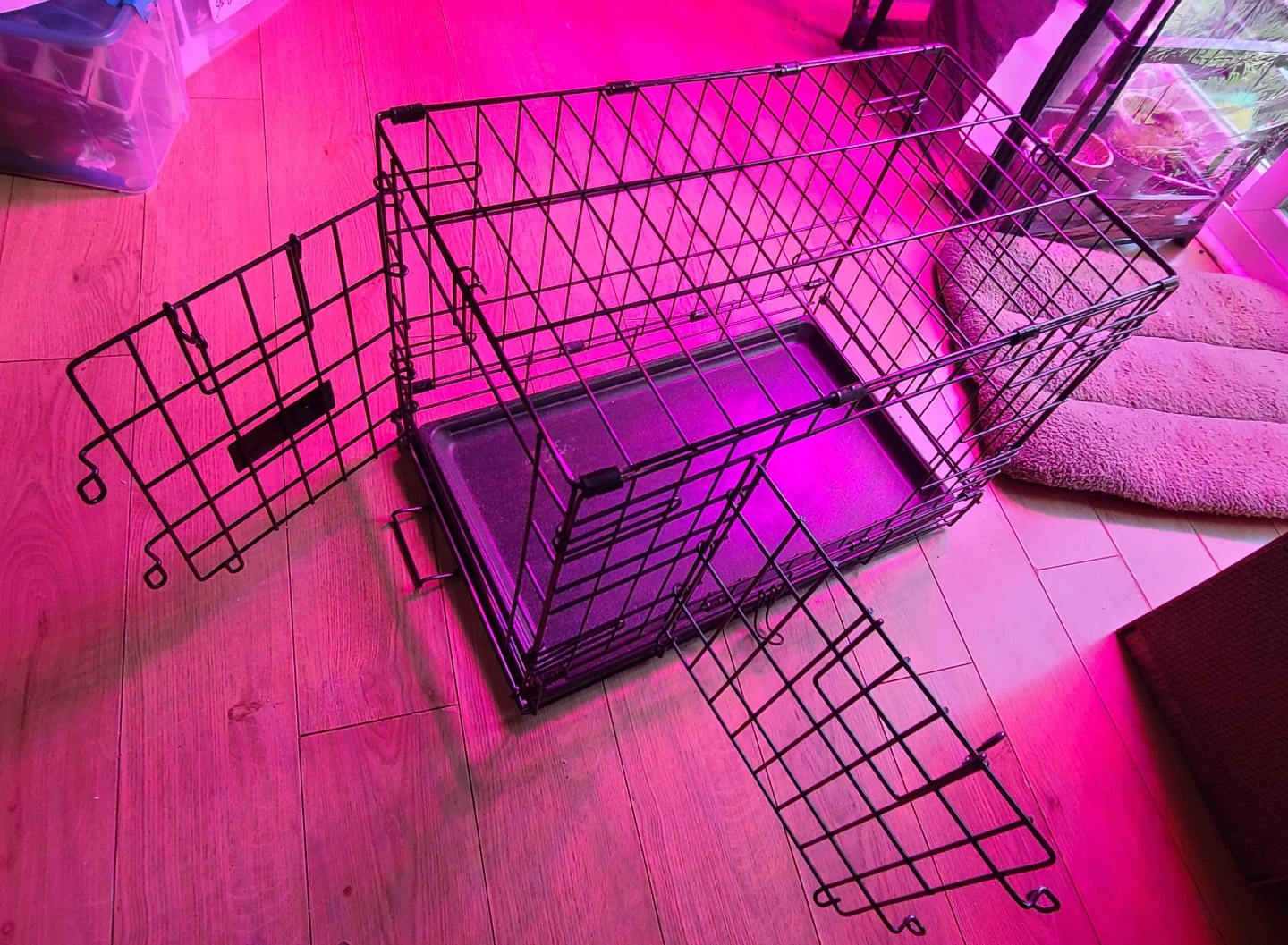 Top Paws brand 22" Metal pet crate - photo 3